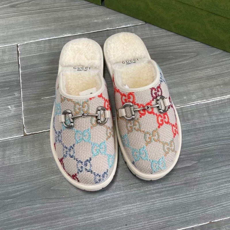 G*u*i slippers